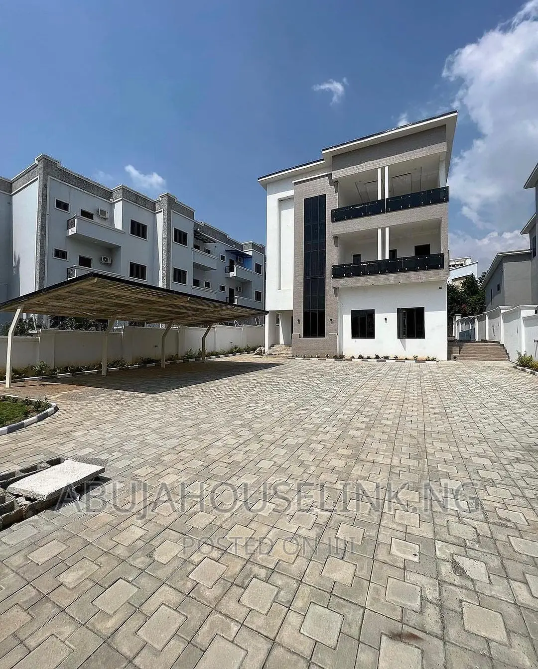 6bdrm Duplex in Guzape Abuja for sale