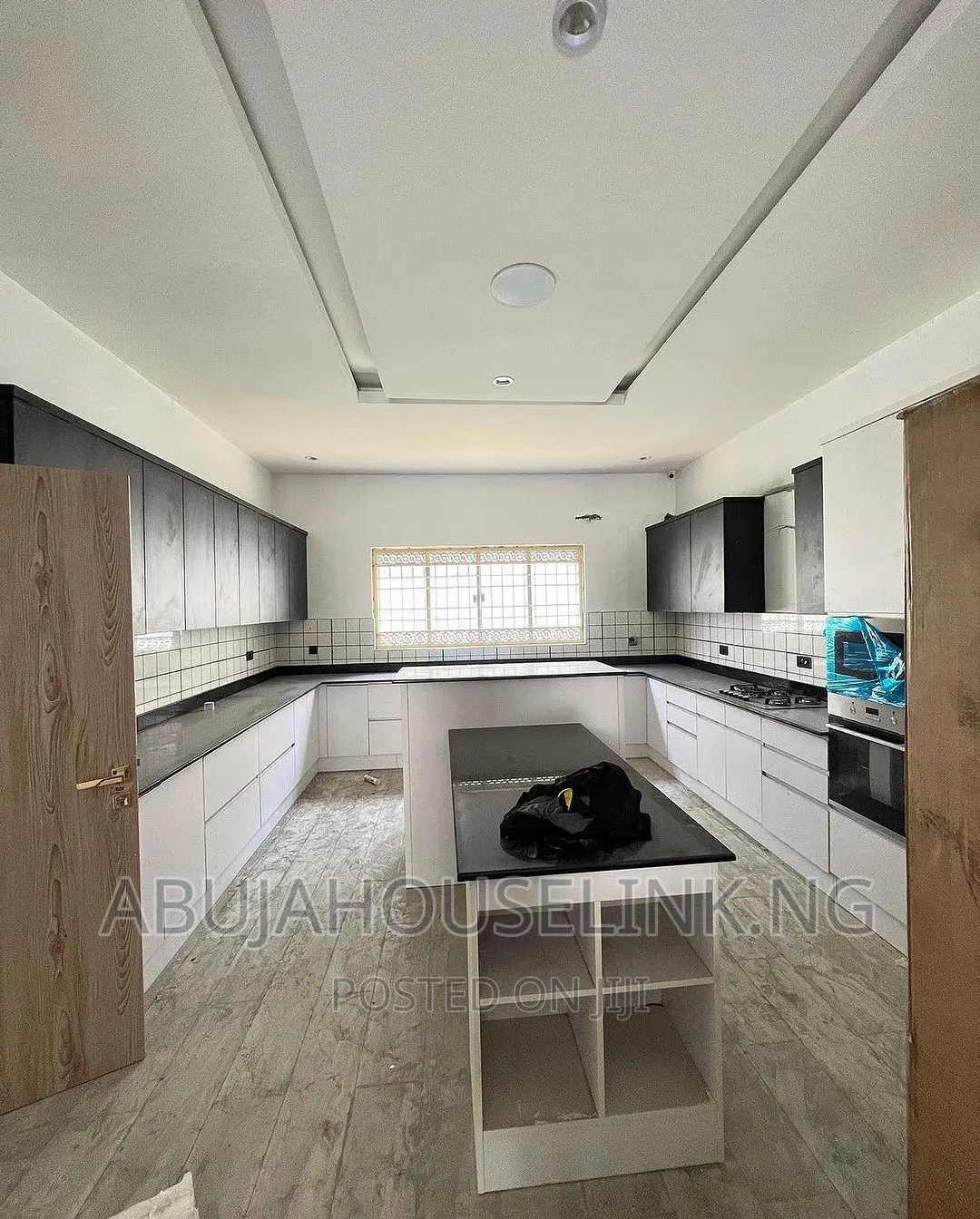 6bdrm Duplex in Guzape Abuja for sale