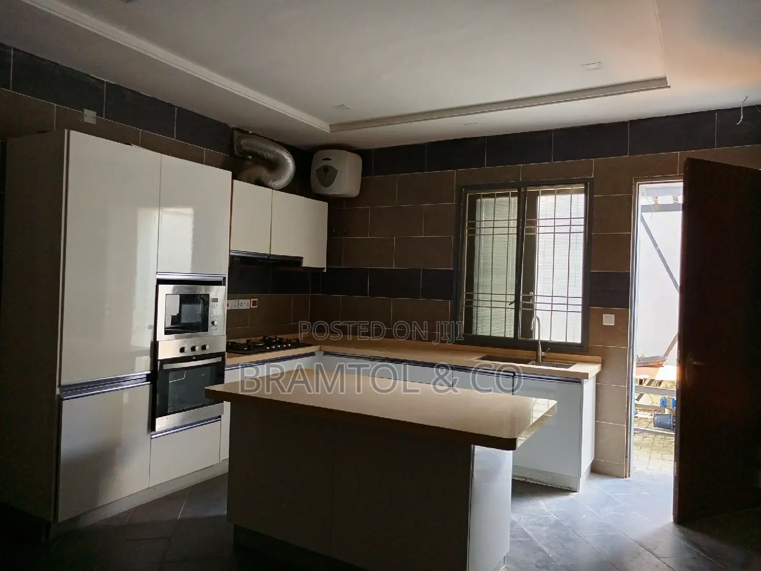 5bdrm Townhouse / Terrace in Guzape District for rent