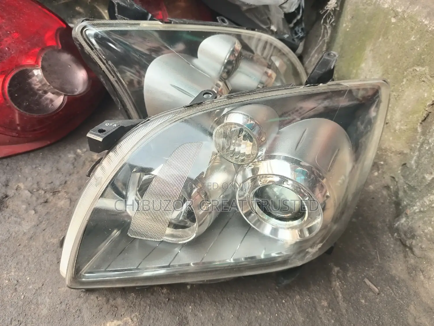 Set Of Headlamp For Avensis 2005/2006