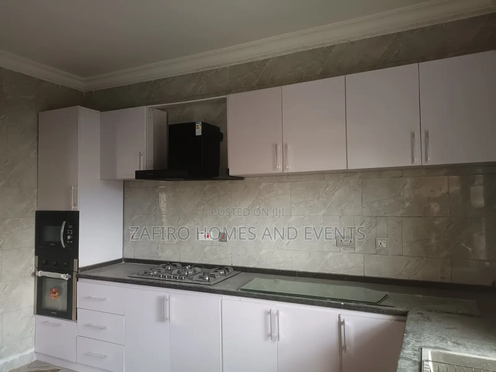 5bdrm Duplex in Iyaganku, Iyanganku for sale