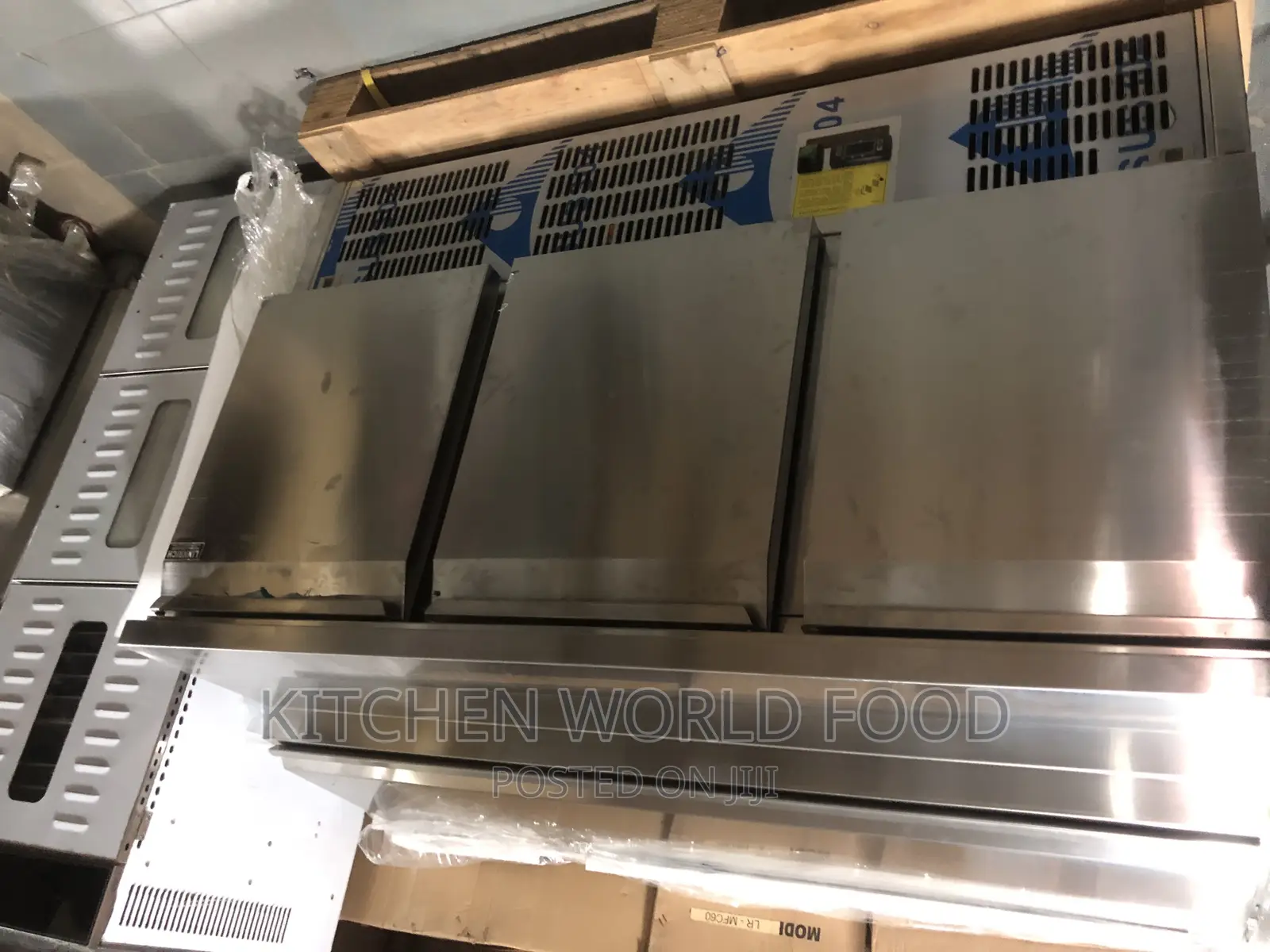 Standing Salad Bar With Undercounter Chiller