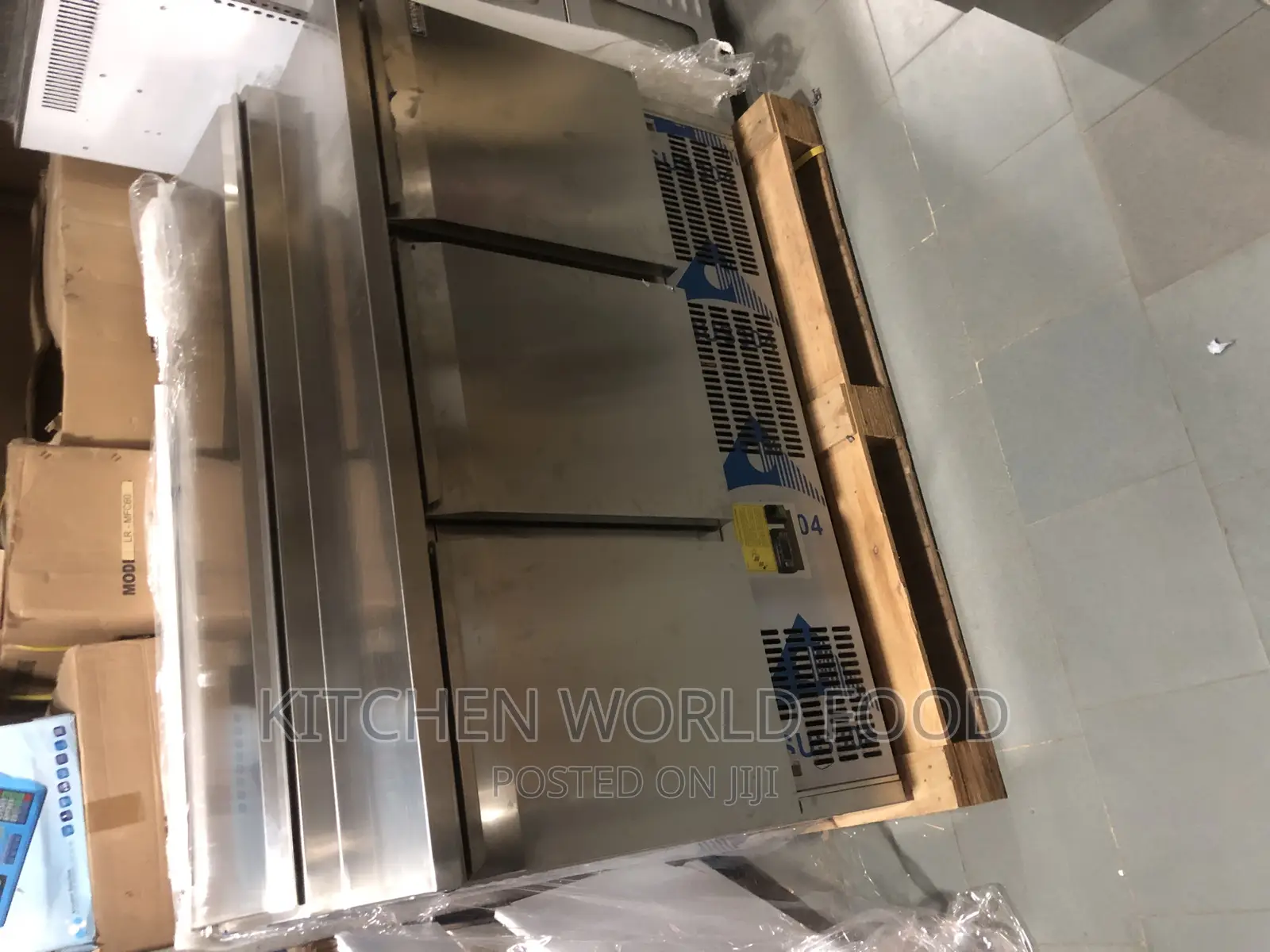Standing Salad Bar With Undercounter Chiller