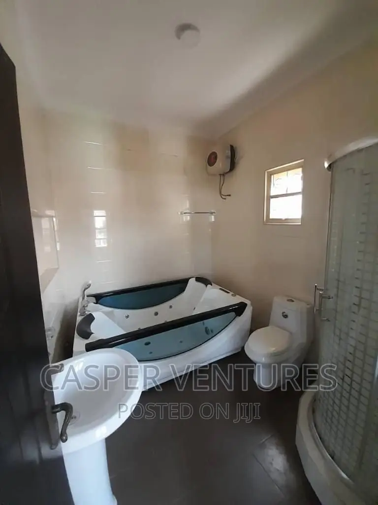 5bdrm Duplex in Chevy View, Chevron for rent