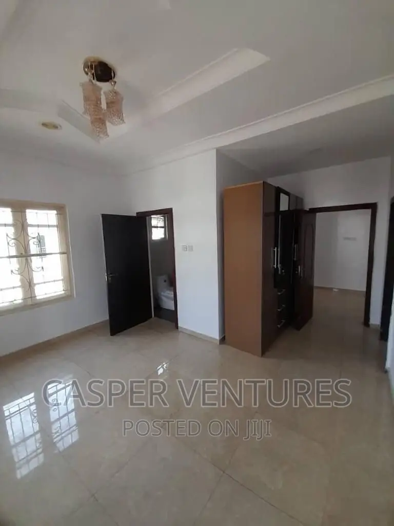 5bdrm Duplex in Chevy View, Chevron for rent
