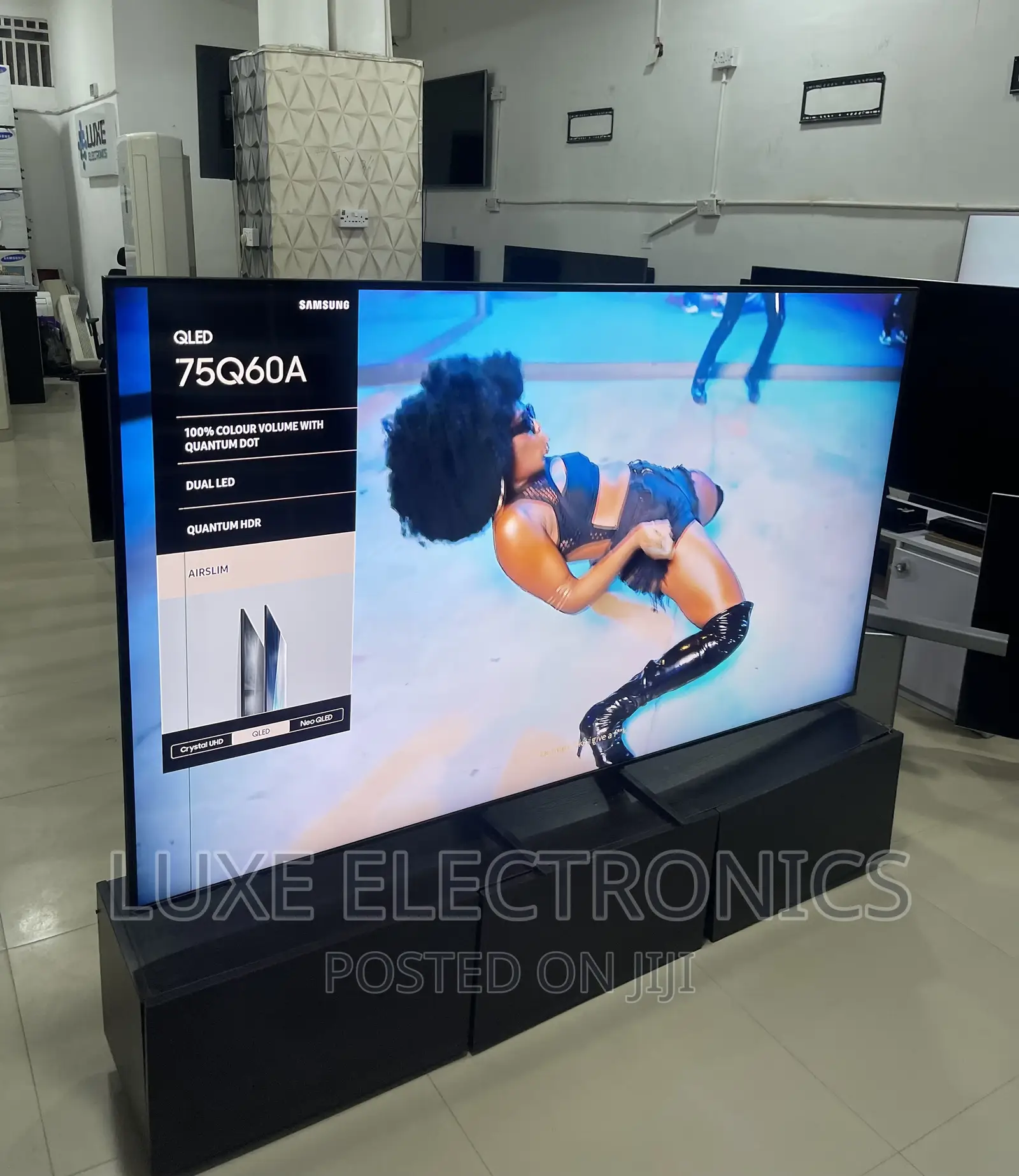 75 Inch Samsung Qled 2022 Air Slim Design With Faint Line
