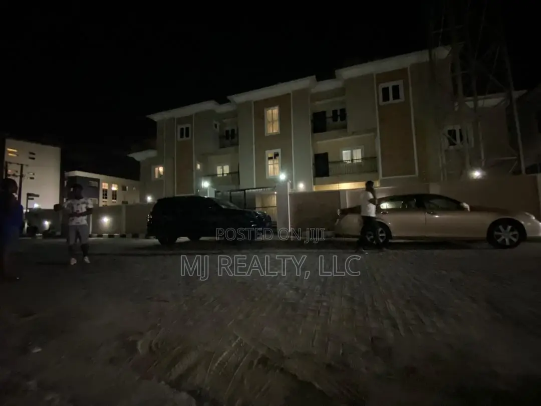 16bdrm Block of Flats in Agungi for sale