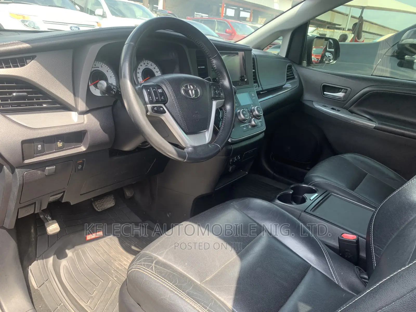 Toyota Sienna 2015 Red