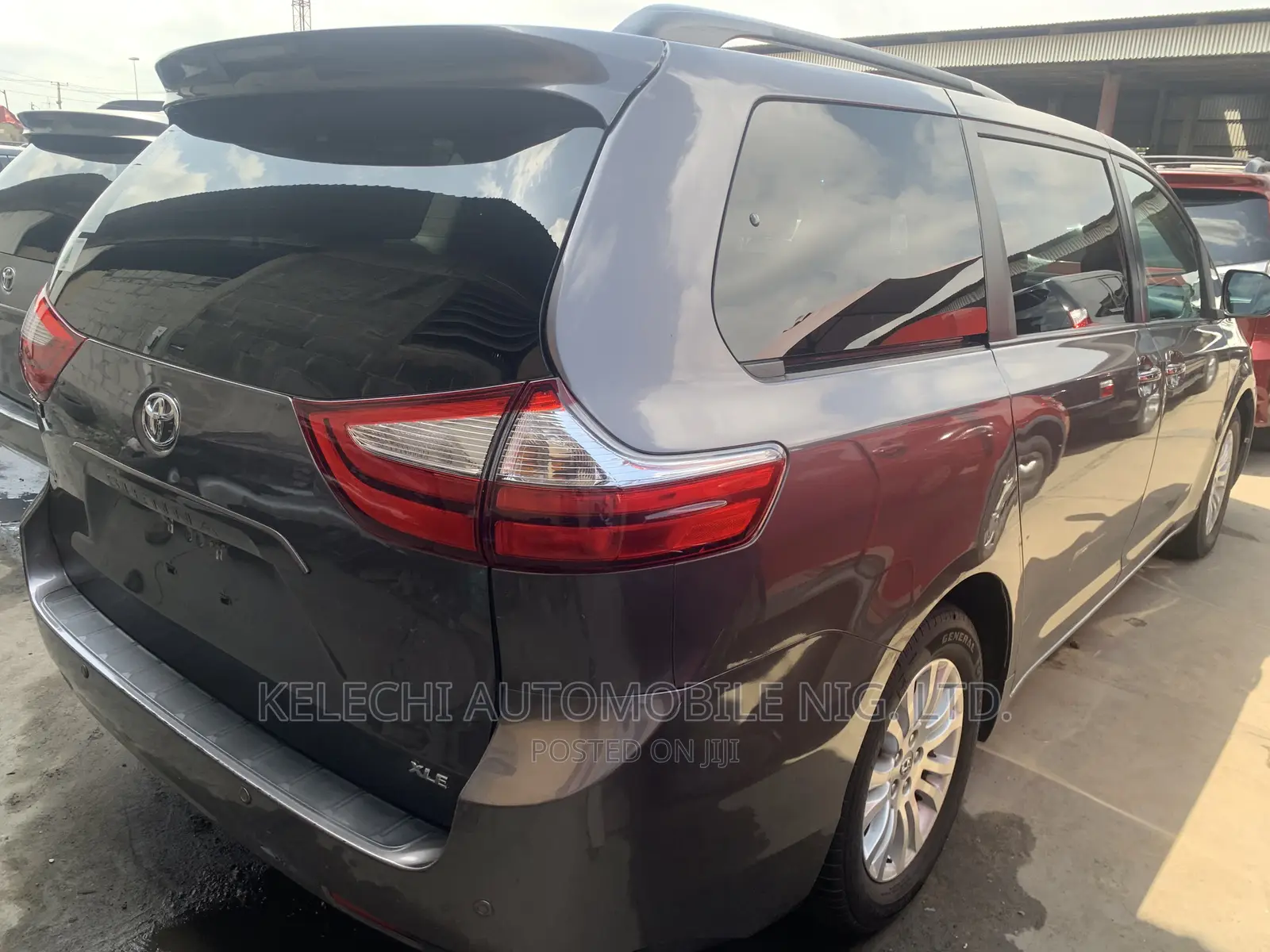 Toyota Sienna XLE 8 Passenger (3.5L 6cyl 6A) 2016 Gray