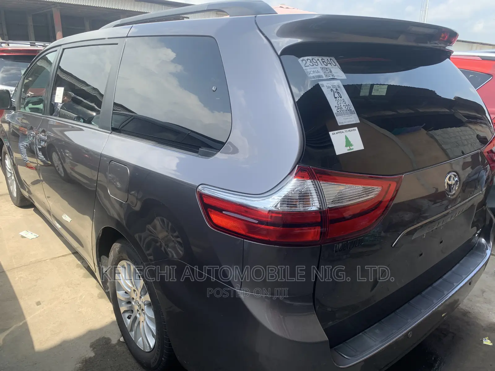 Toyota Sienna XLE 8 Passenger (3.5L 6cyl 6A) 2016 Gray