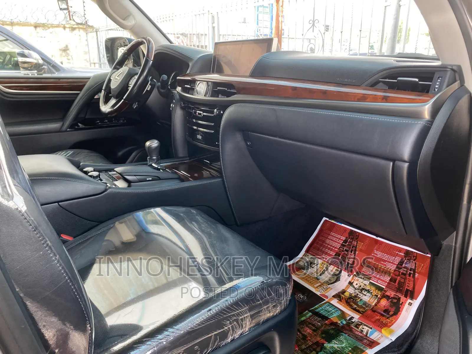 Lexus LX 570 AWD 2018 Gold