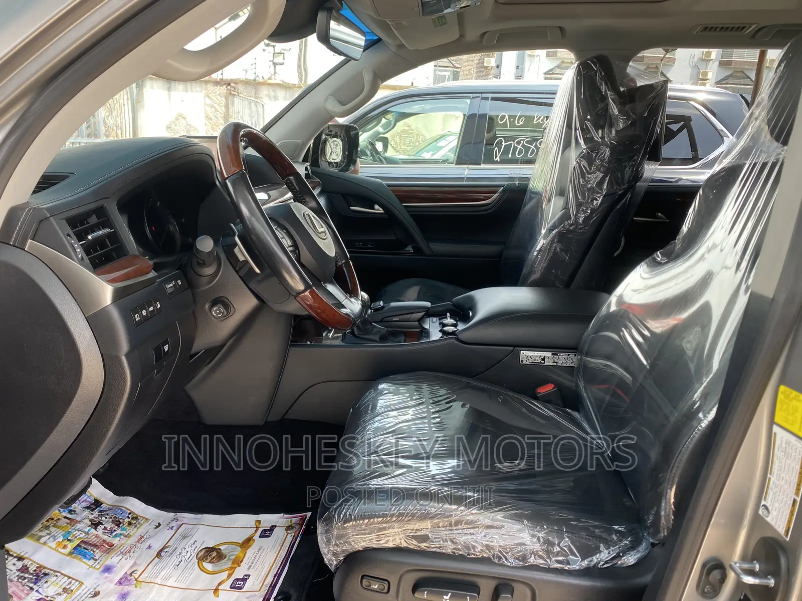 Lexus LX 570 AWD 2018 Gold