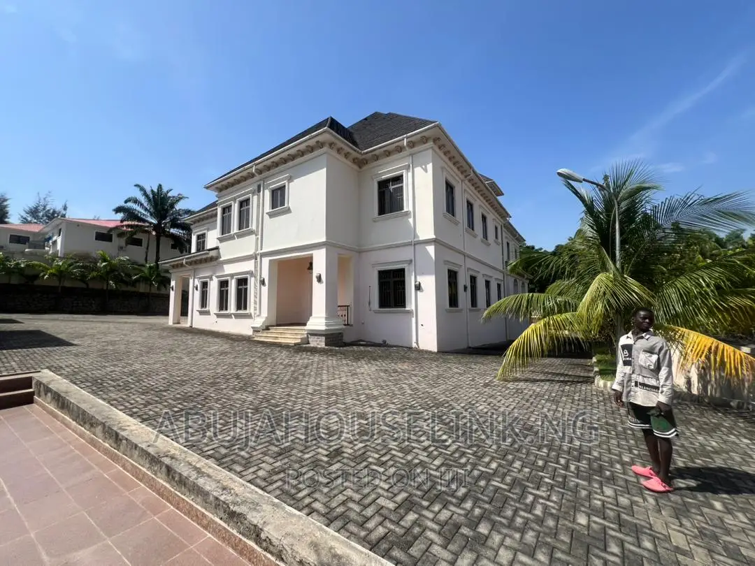7bdrm Mansion in Asokoro Main By for sale