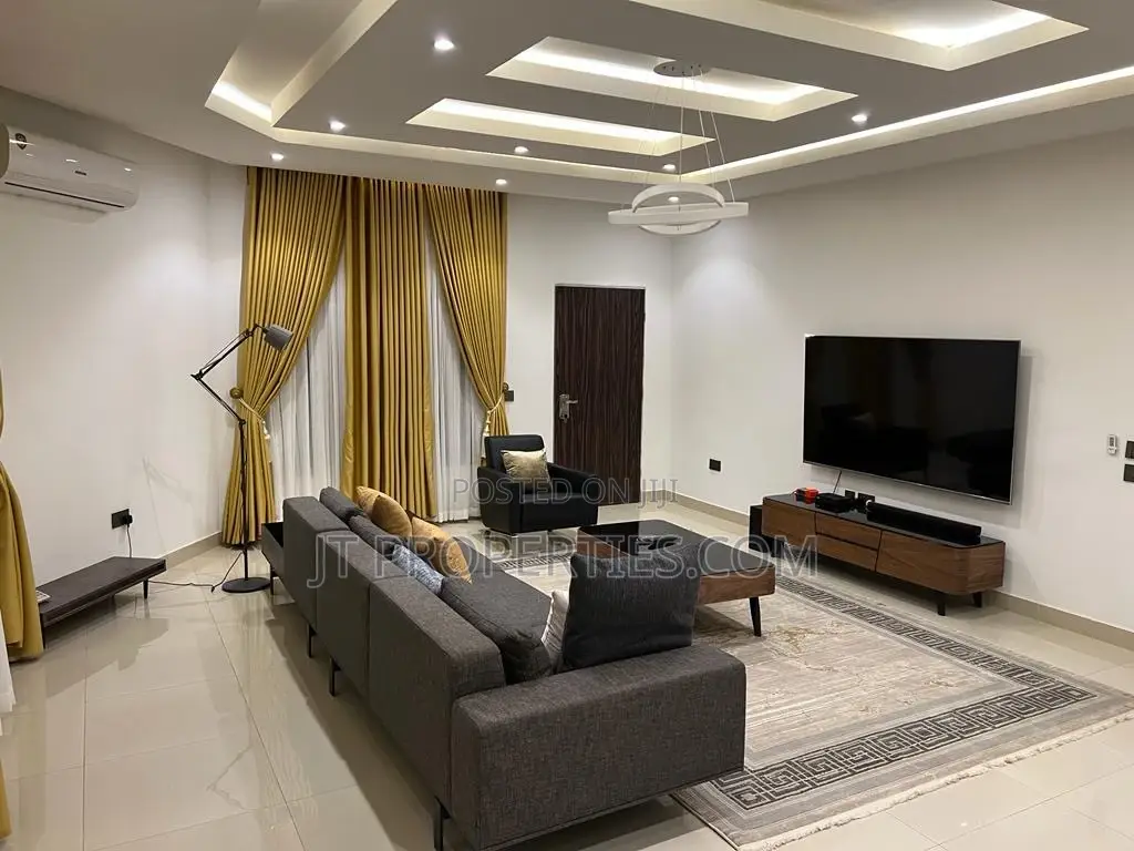 100% Luxury 3 Bedroom Apartment Wuse 2 ( With a Garden)