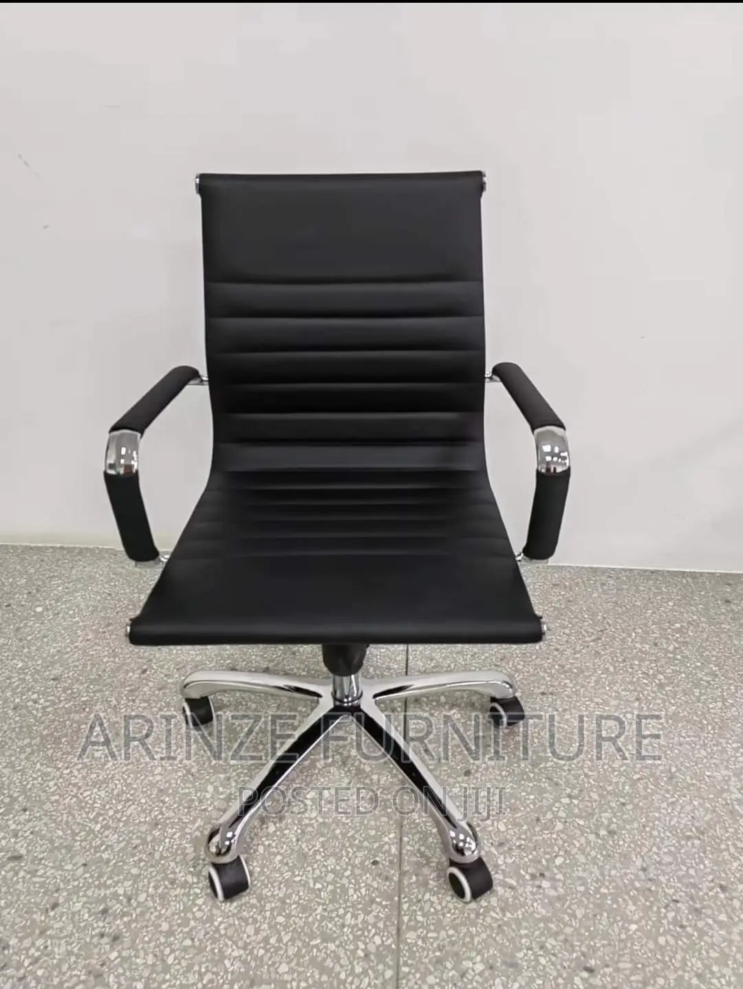 Strong Line Chair Low Back