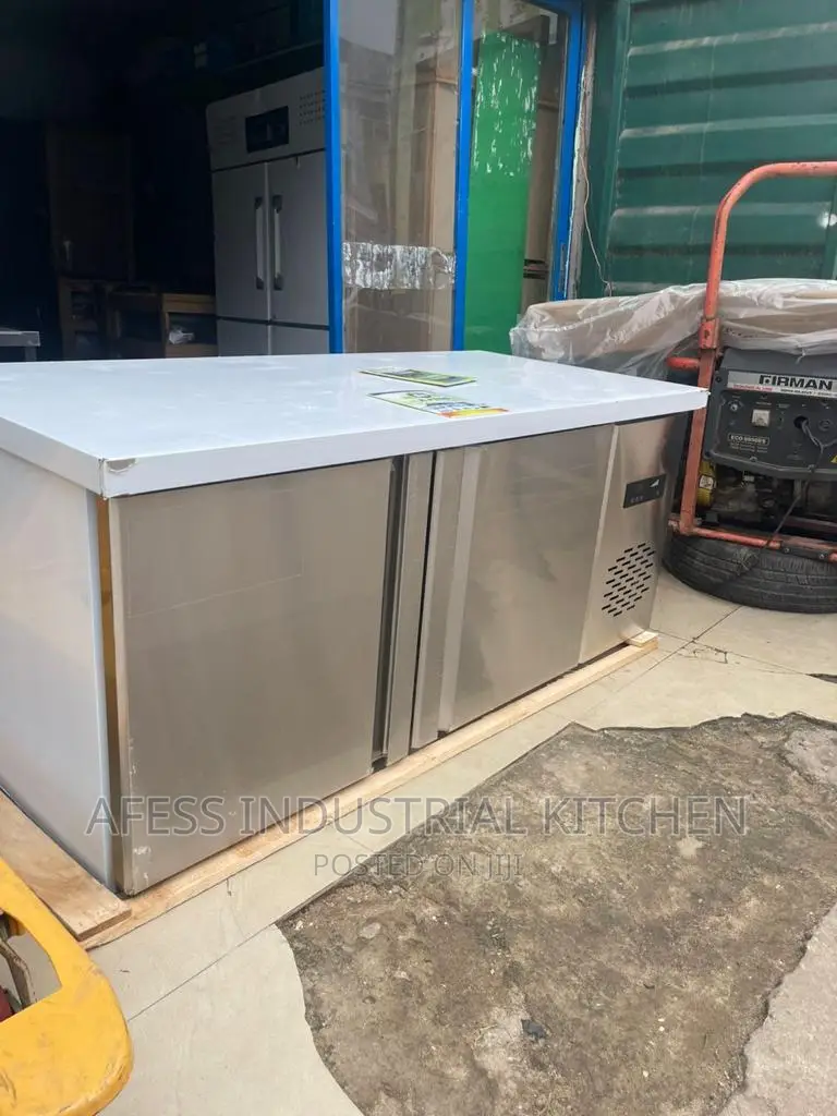 Under-Bar/Under-Counter Fridge Freezer 5ft.