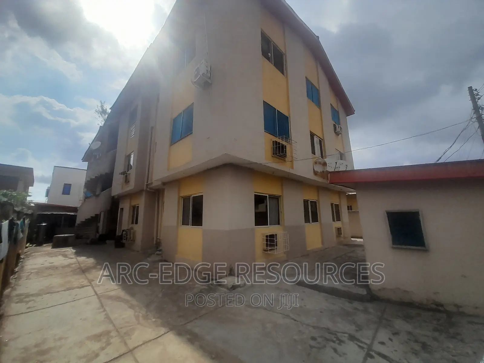 3bdrm Block of Flats in Ago Palace for rent