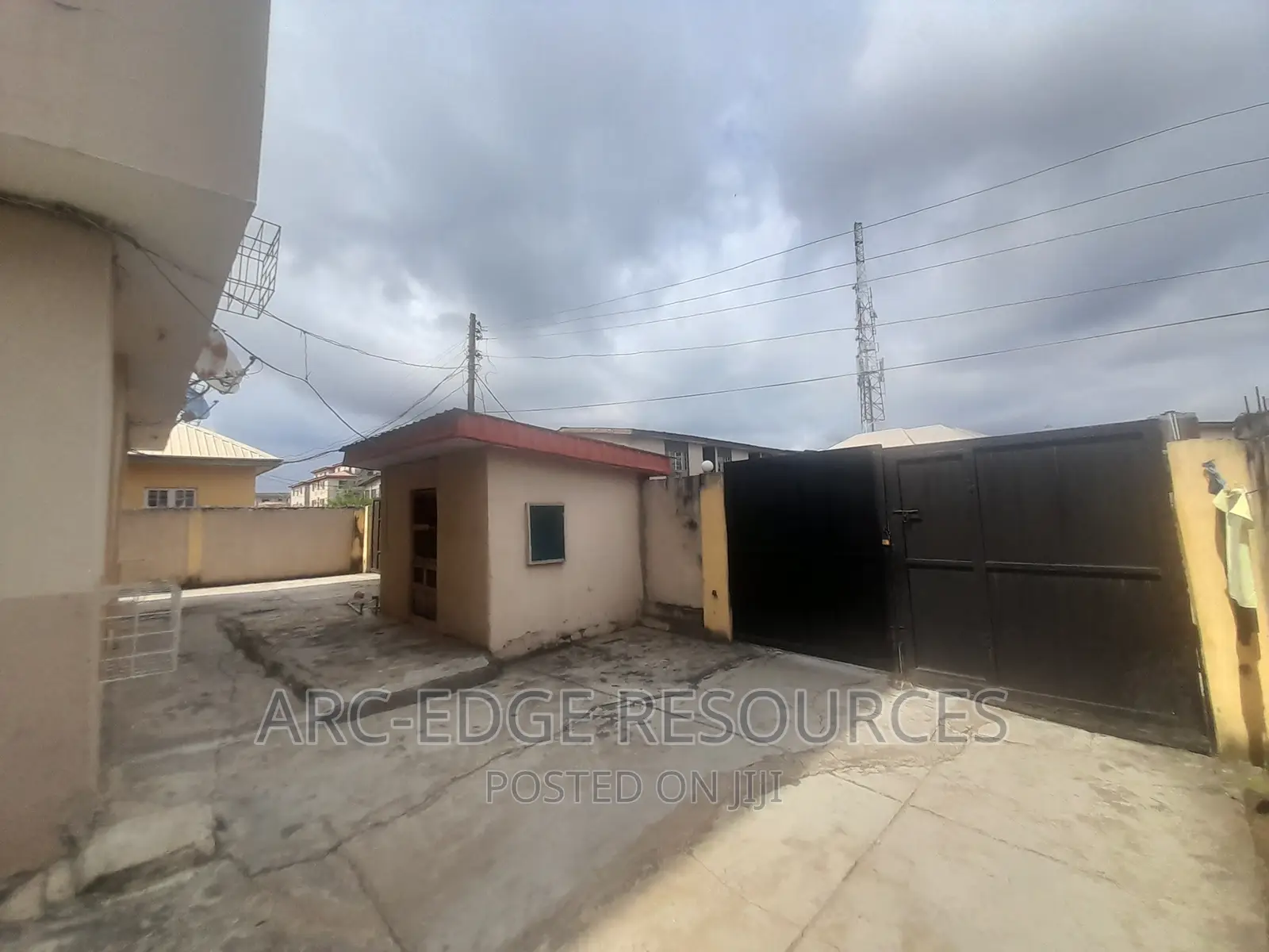 3bdrm Block of Flats in Ago Palace for rent