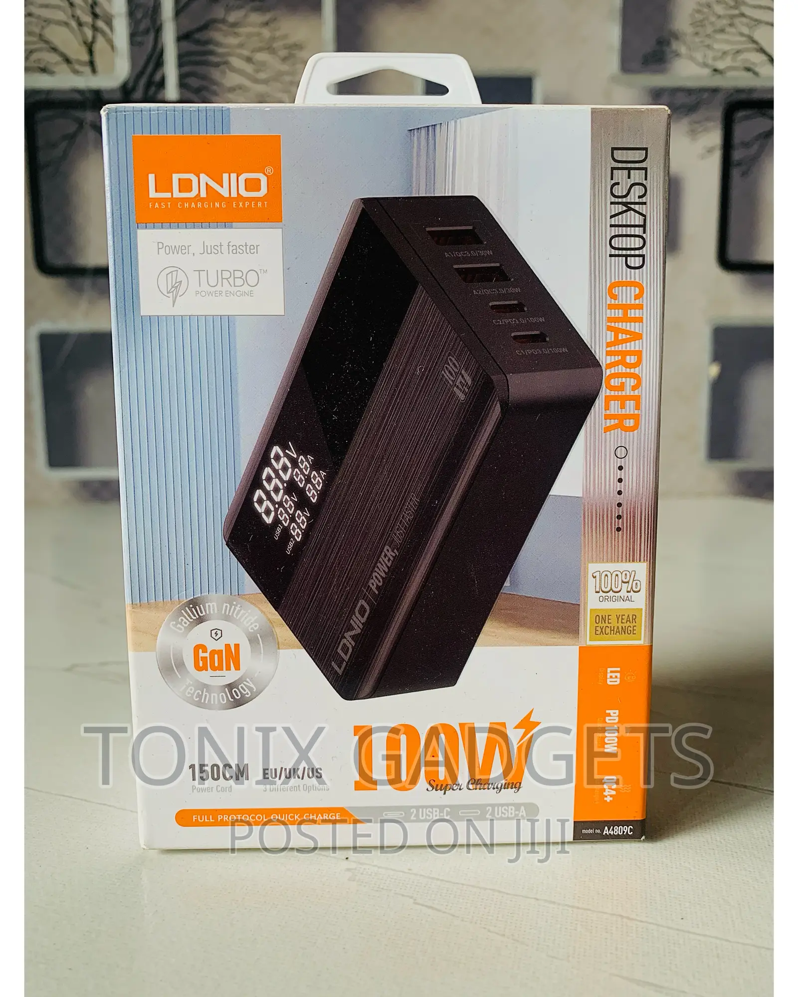 Desktop Charger - Fast Charging 4 Port USB + Voltage Display