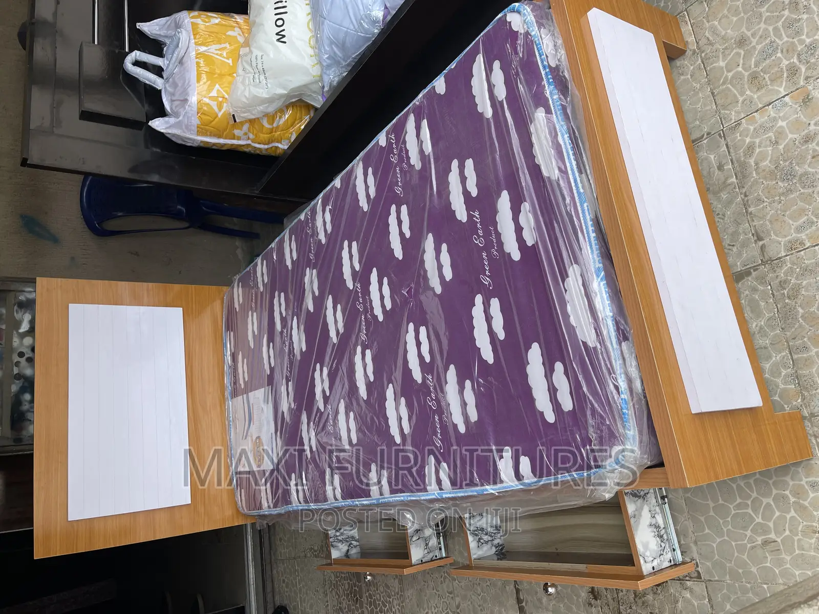 Portable Bed Frame With Mattress