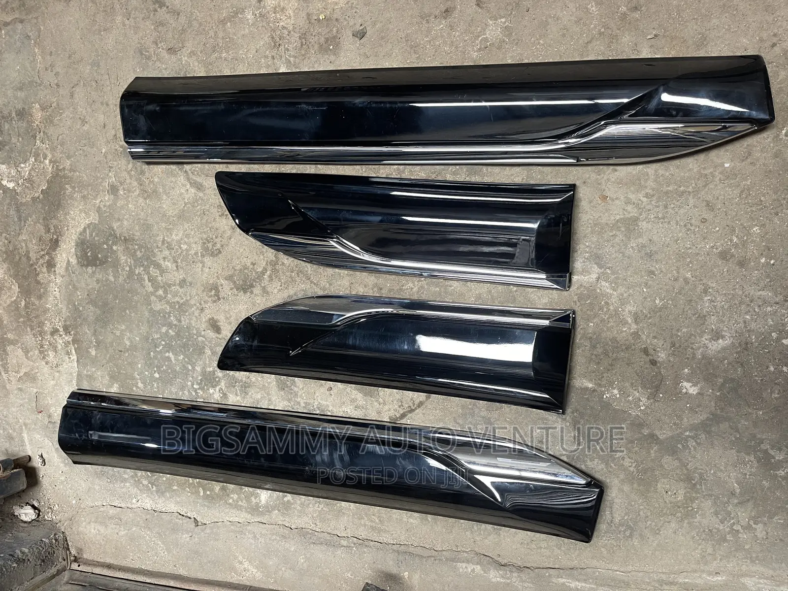 Landcruiser 2022 / 2023 Door Moulding