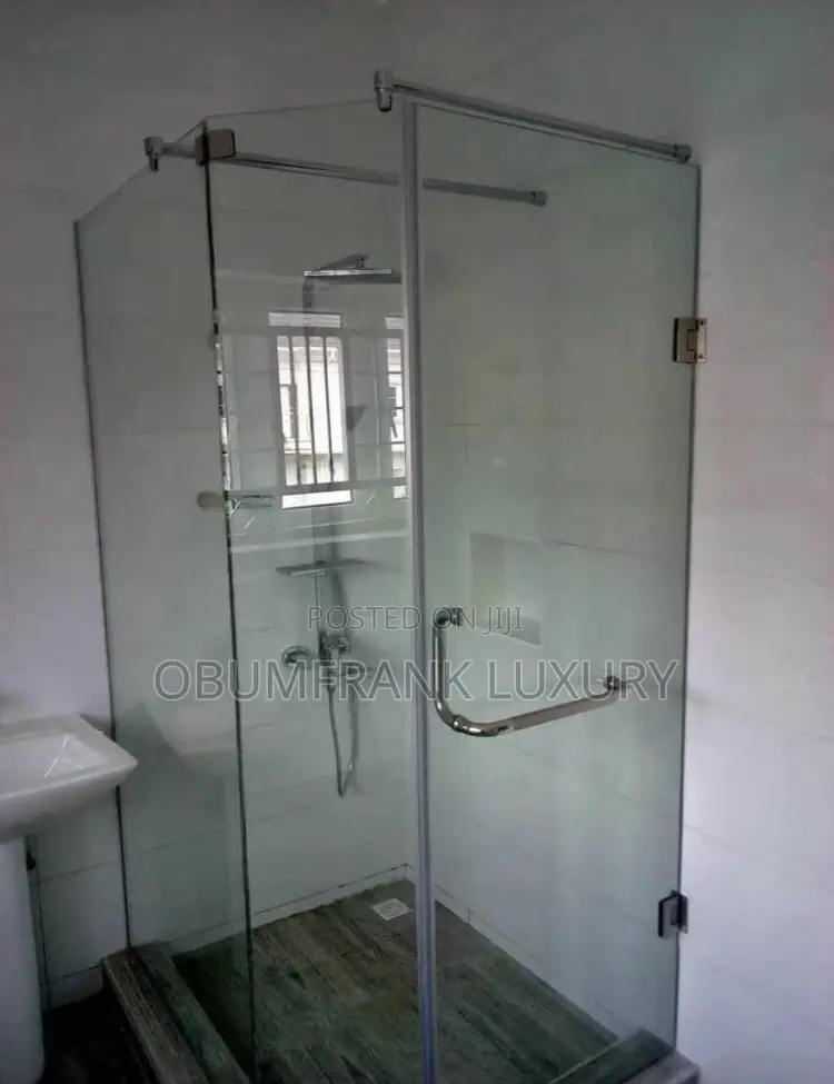 10mm Glass Cubicle