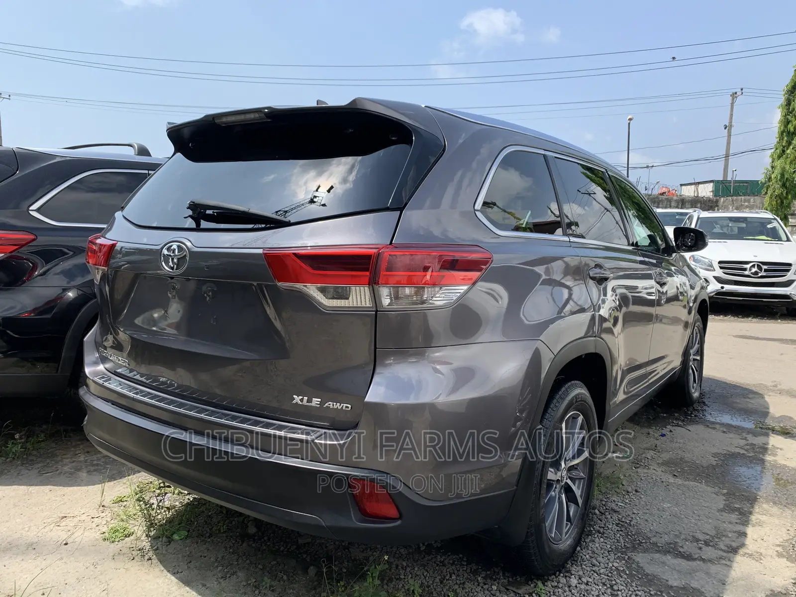 Toyota Highlander XLE 4x4 V6 (3.5L 6cyl 8A) 2018 Gray