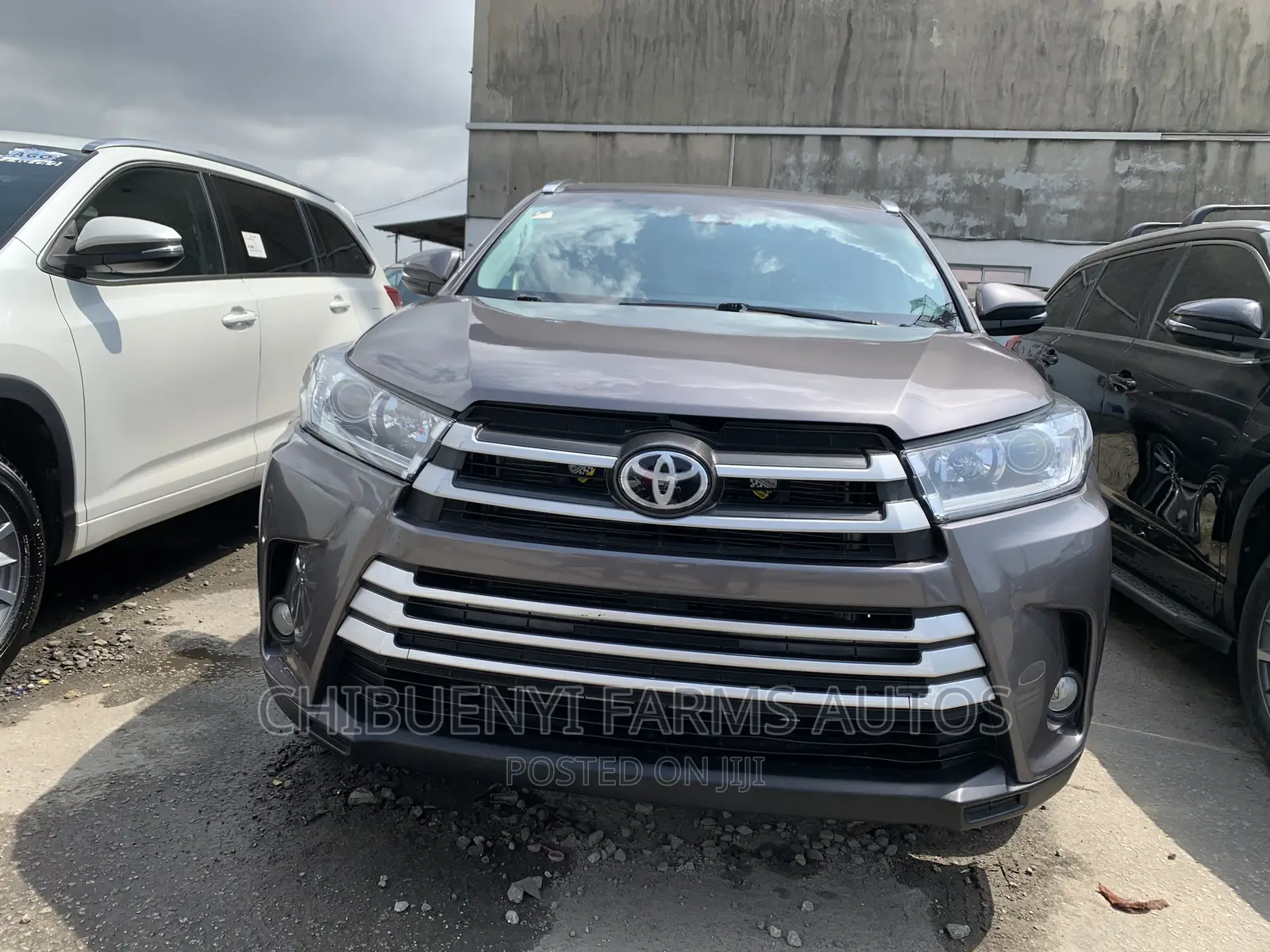 Toyota Highlander XLE 4x4 V6 (3.5L 6cyl 8A) 2018 Gray