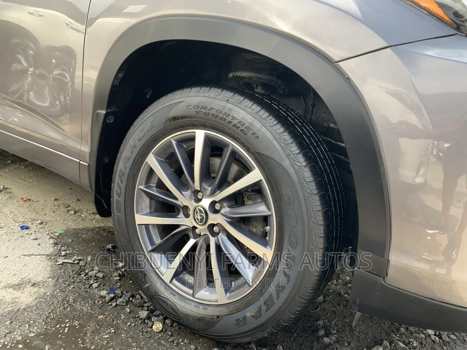 Toyota Highlander XLE 4x4 V6 (3.5L 6cyl 8A) 2018 Gray