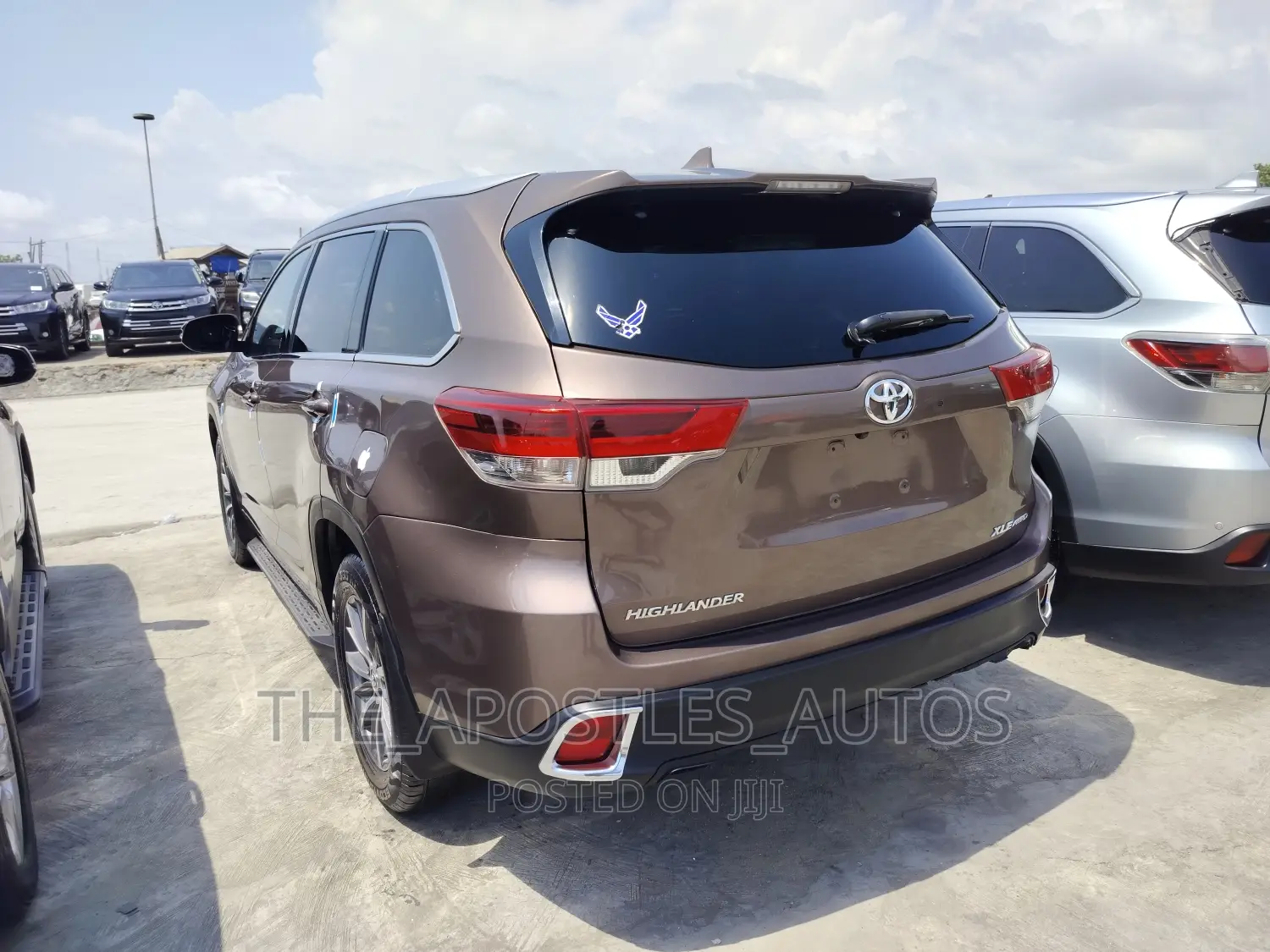 Toyota Highlander XLE 4x4 V6 (3.5L 6cyl 8A) 2018 Brown