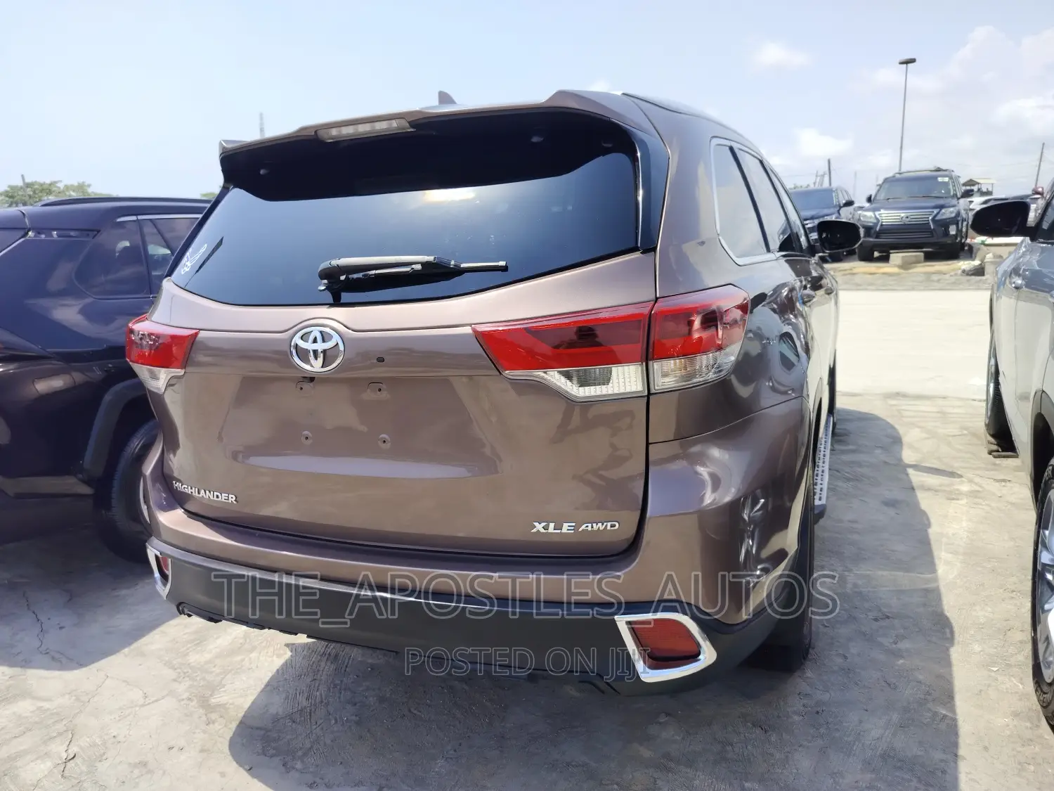 Toyota Highlander XLE 4x4 V6 (3.5L 6cyl 8A) 2018 Brown