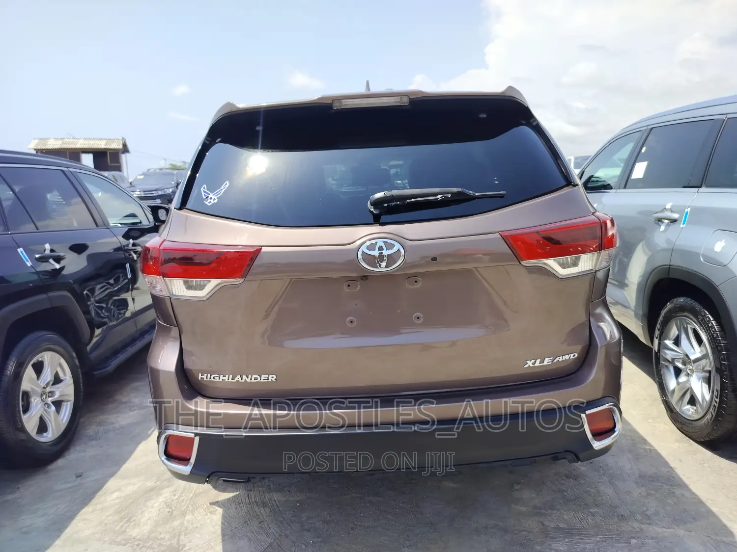 Toyota Highlander XLE 4x4 V6 (3.5L 6cyl 8A) 2018 Brown