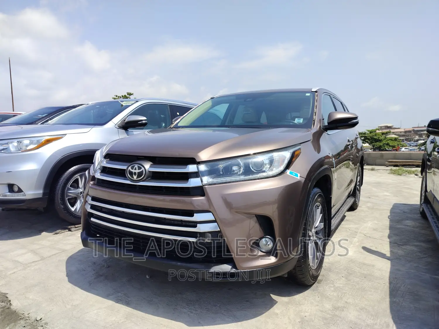 Toyota Highlander XLE 4x4 V6 (3.5L 6cyl 8A) 2018 Brown