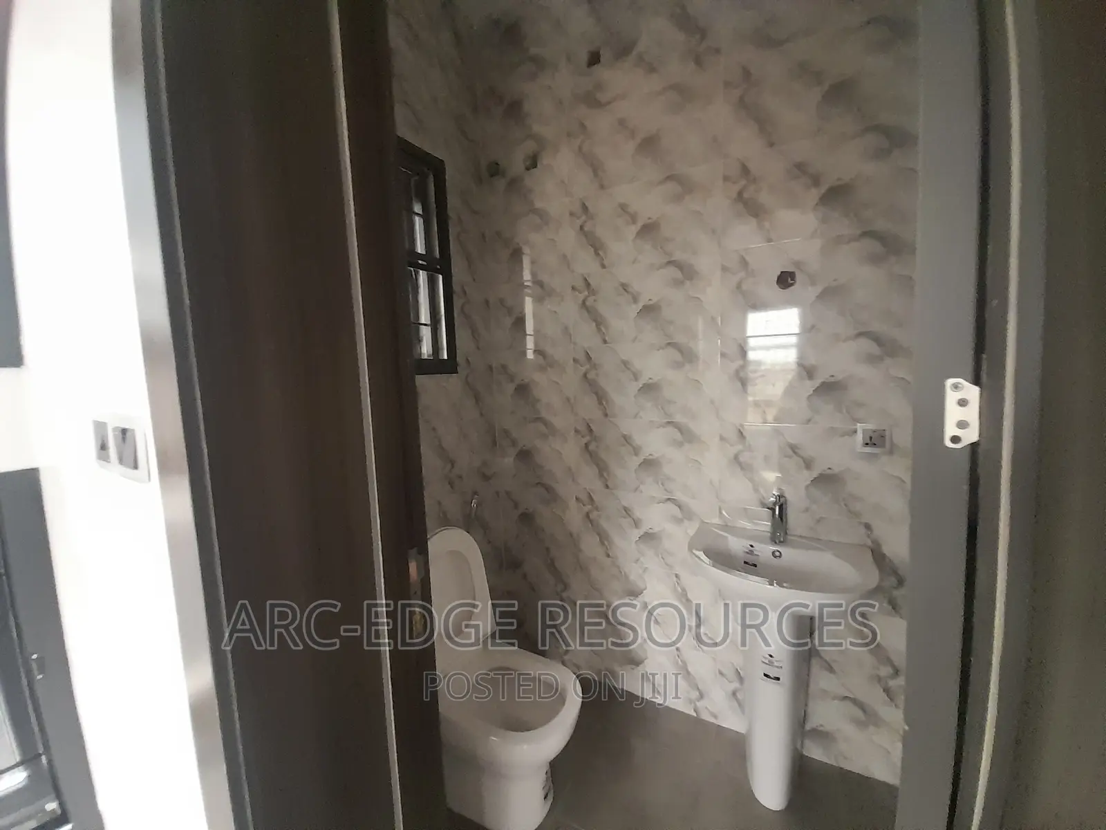 6bdrm Duplex in Ago Palace for sale