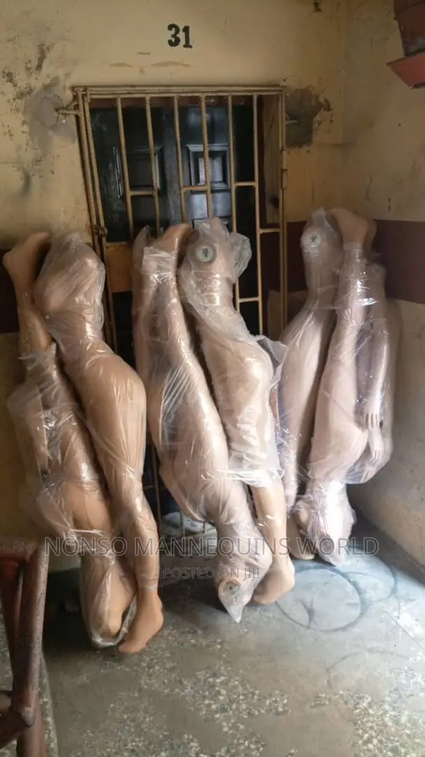 Female Plastic Head Less Detachable Hands Mannequin