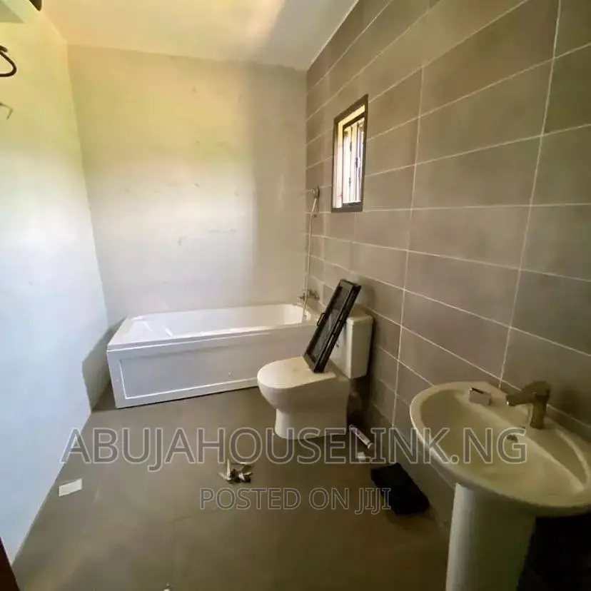 4bdrm Townhouse/Terrace in Jahi Main Abuja, Jabi for Sale