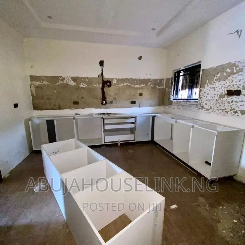 4bdrm Townhouse/Terrace in Jahi Main Abuja, Jabi for Sale