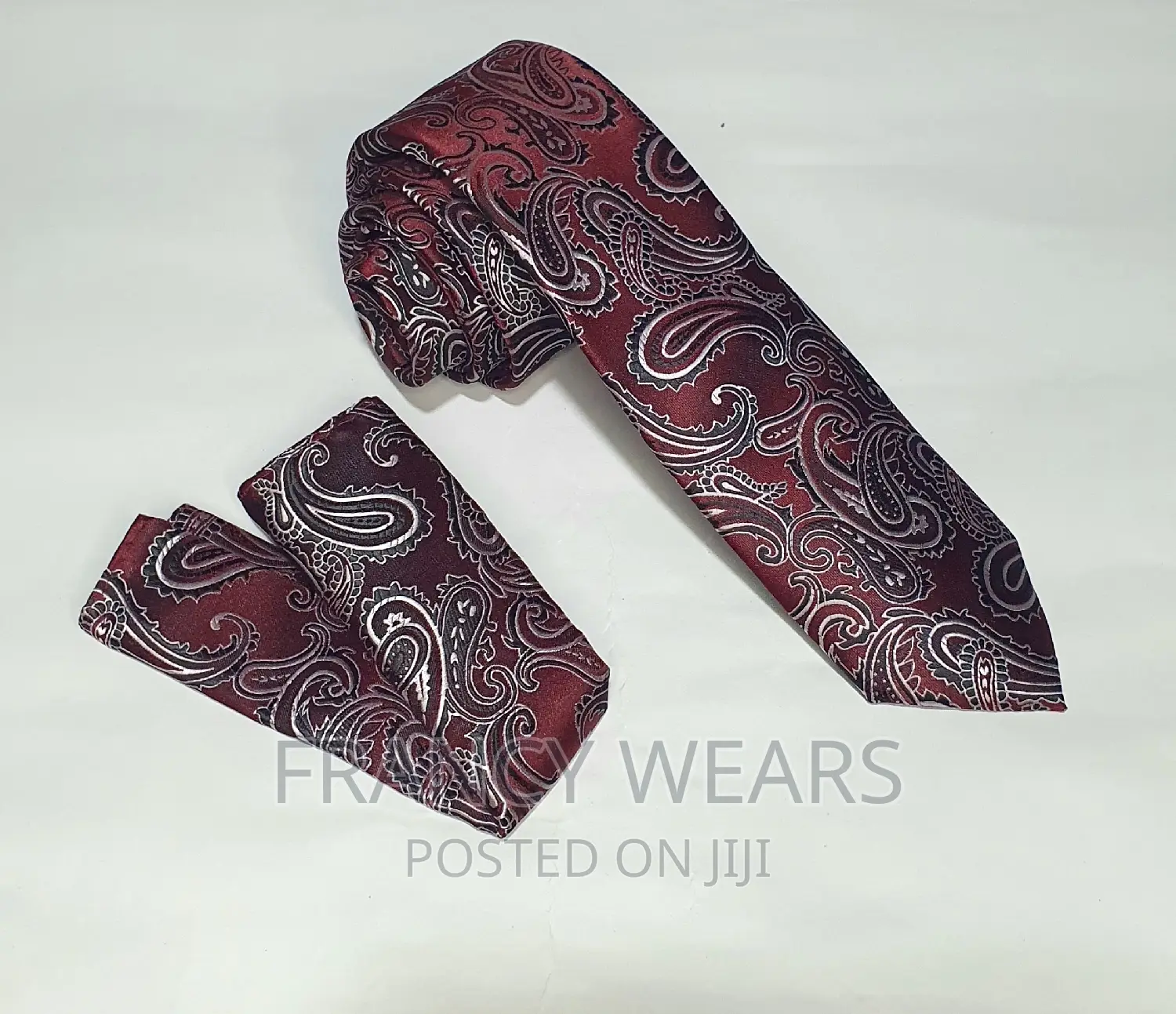 Quality Men's Ties With Suit Hanky
