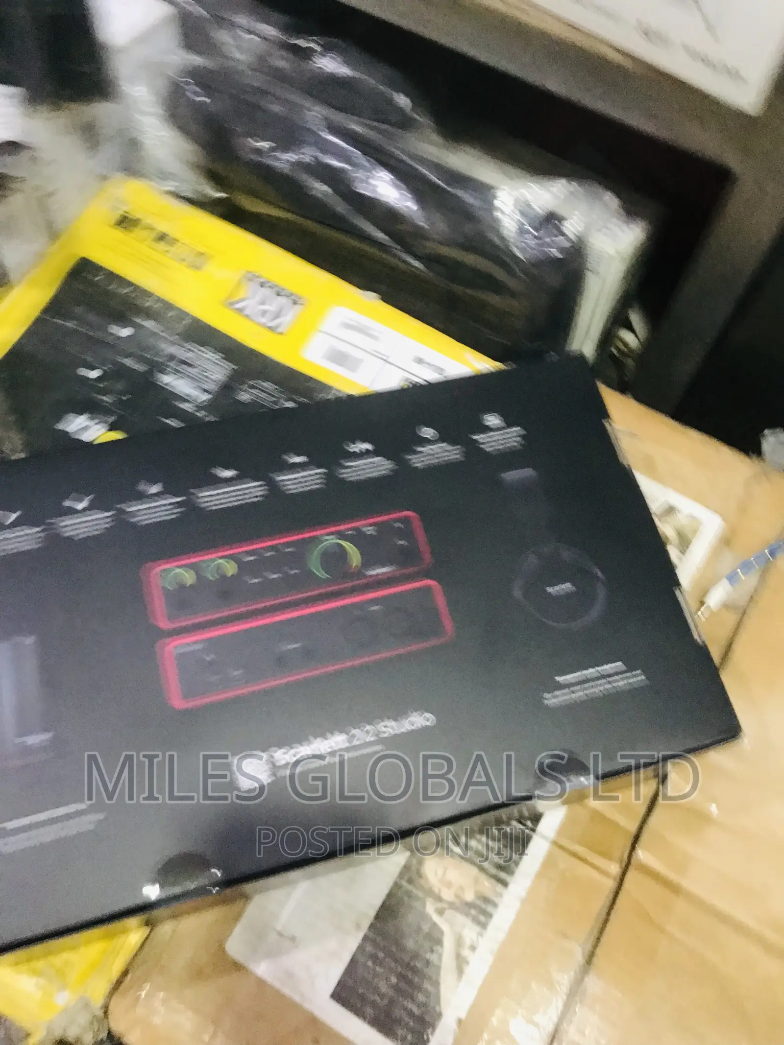 Focusrite Scarlett 2i2 Studio Bundle 4th Gen