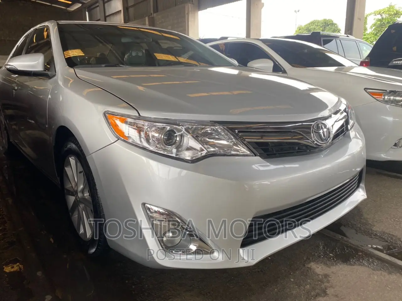 Toyota Camry XLE 4dr Sedan (2.5L 4cyl 6A) 2013 Silver