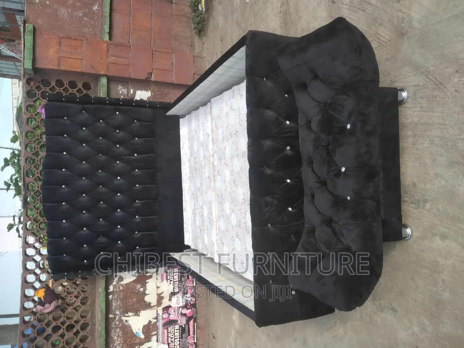 Quality 4.5by6 Ulphostery Padded Bed Frame With One Ottoman