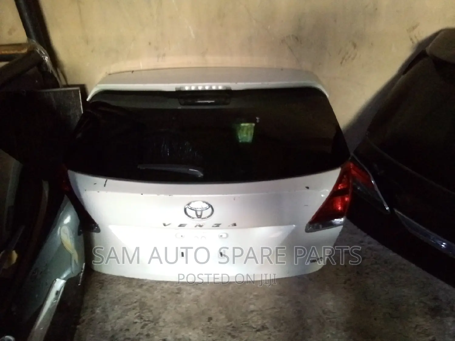 Toyota Venza Complete Boot 2015 Model