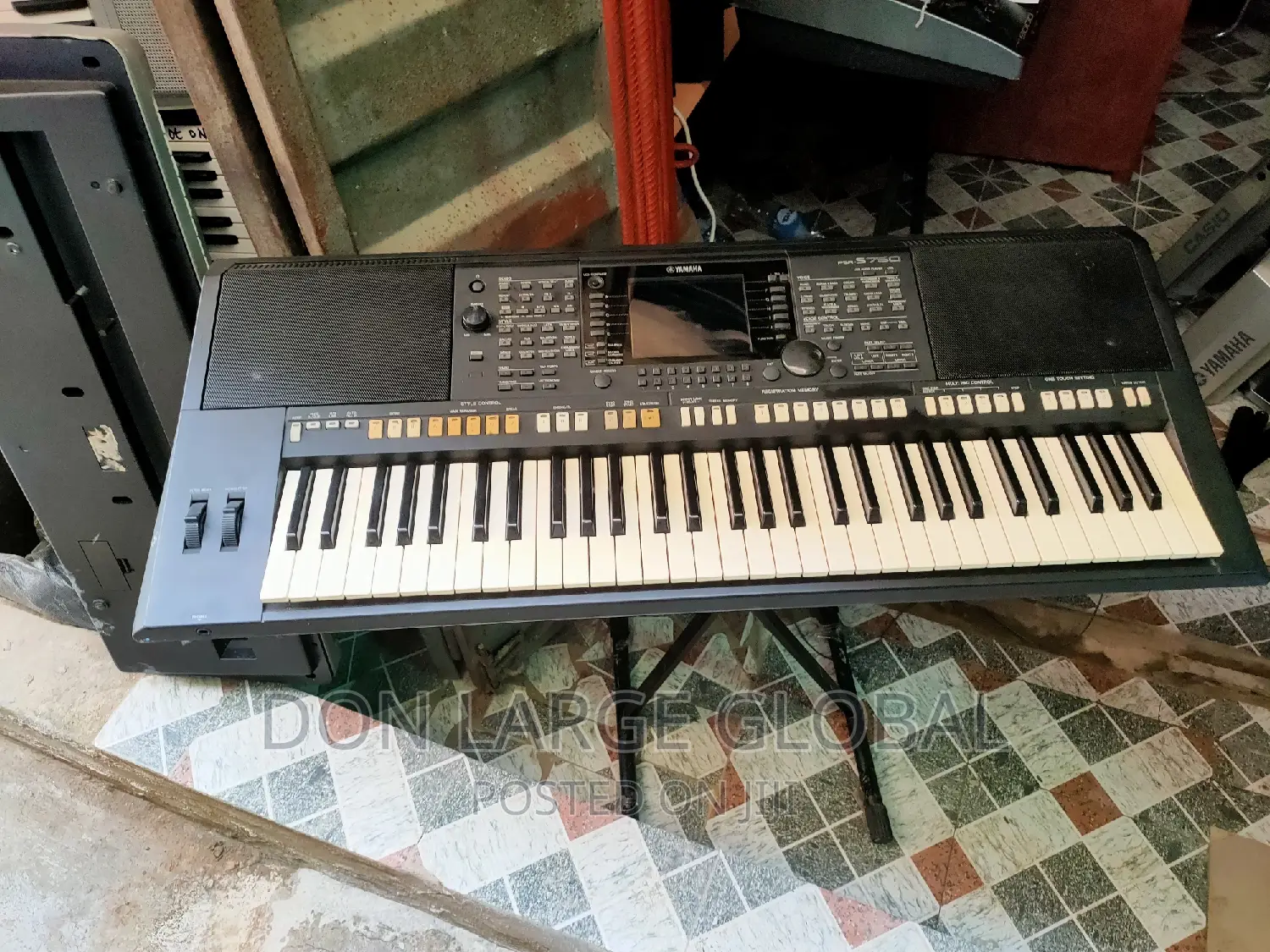 Yamaha PSR-S750 Keyboard