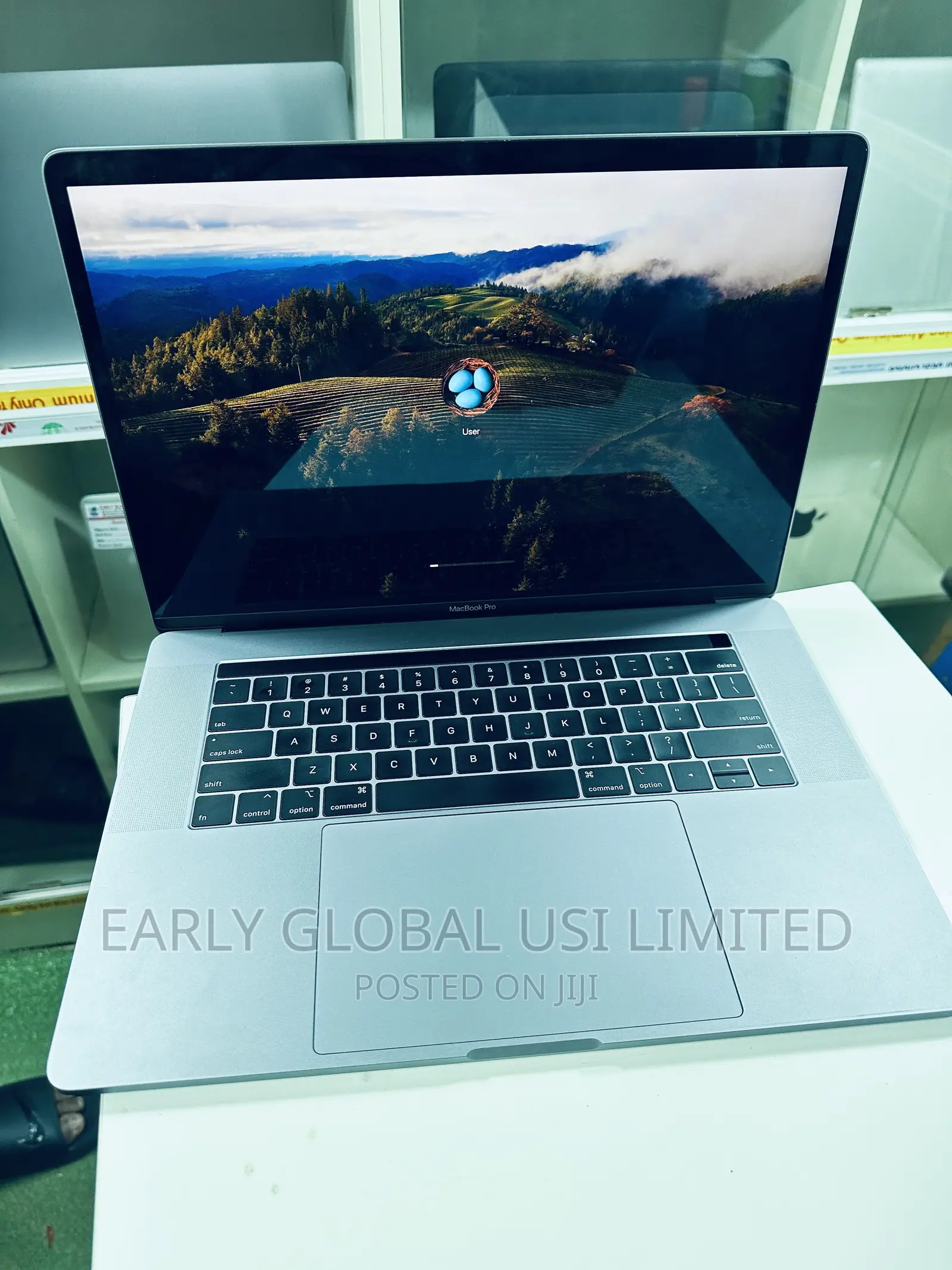 Laptop Apple MacBook Pro 2018 16GB Intel Core I7 SSD 250GB