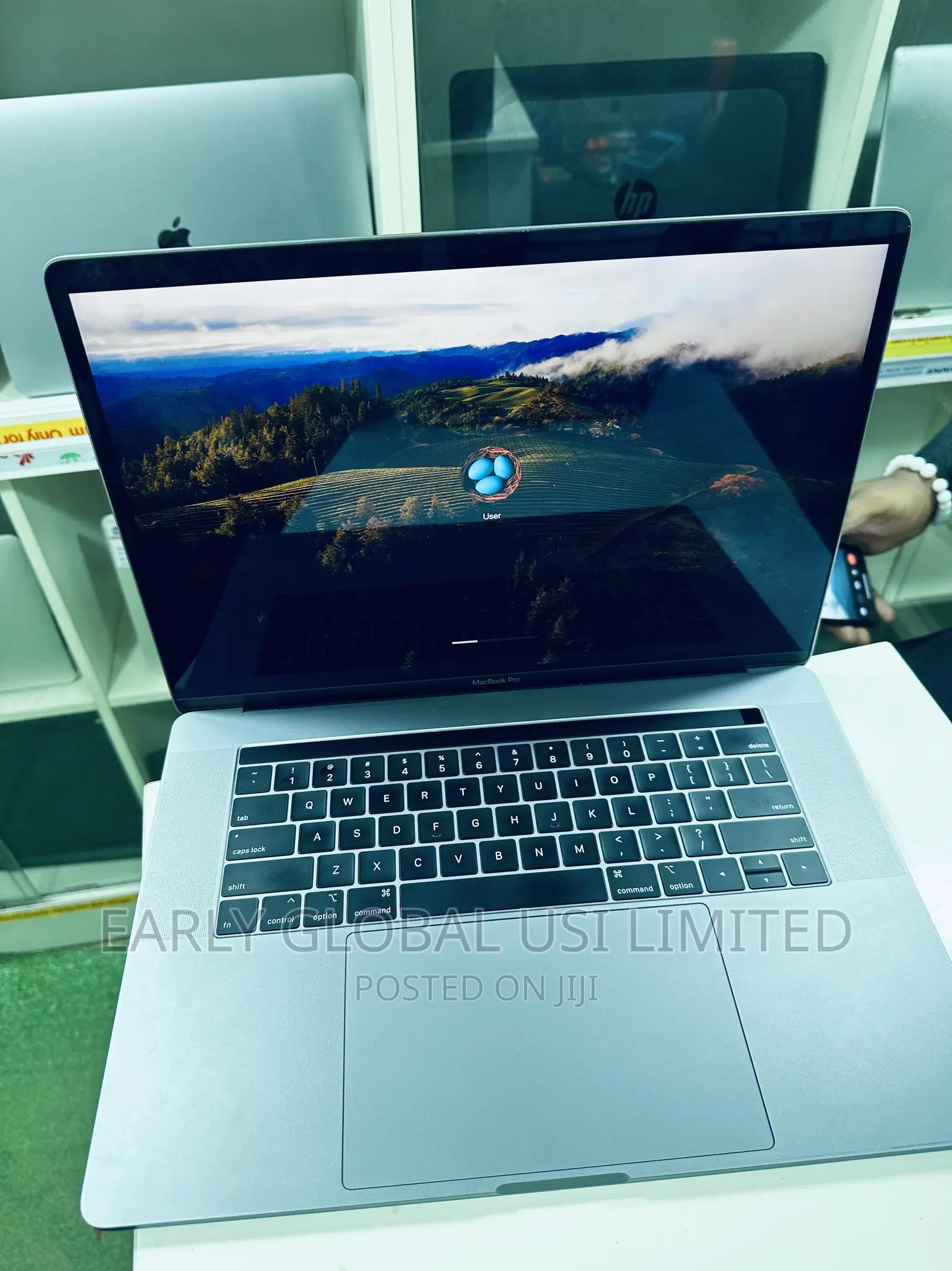 Laptop Apple MacBook Pro 2018 16GB Intel Core I7 SSD 250GB