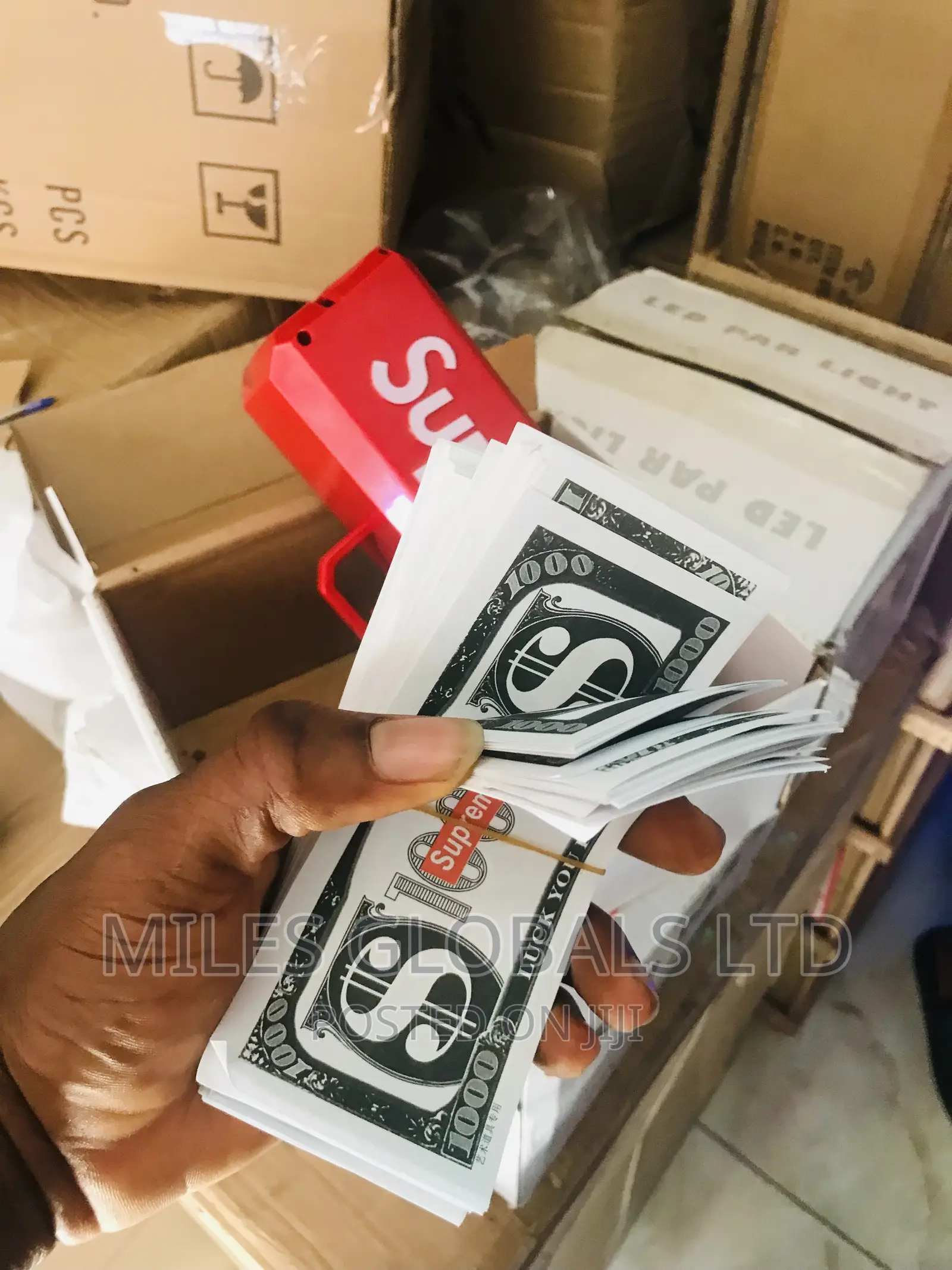 Money Gun Spraying Machine