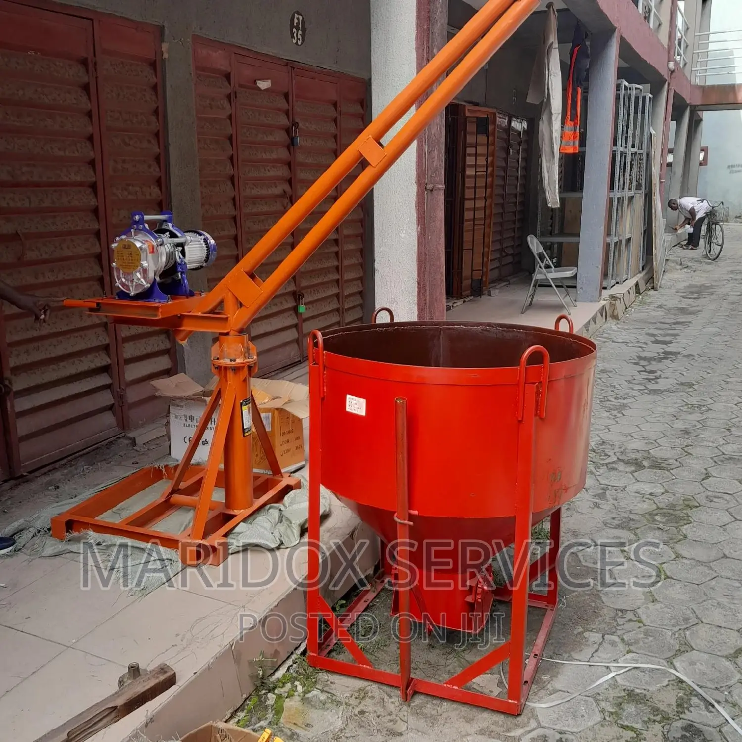 Electric Building Crane 1tons With Concrete Bucket 500kg