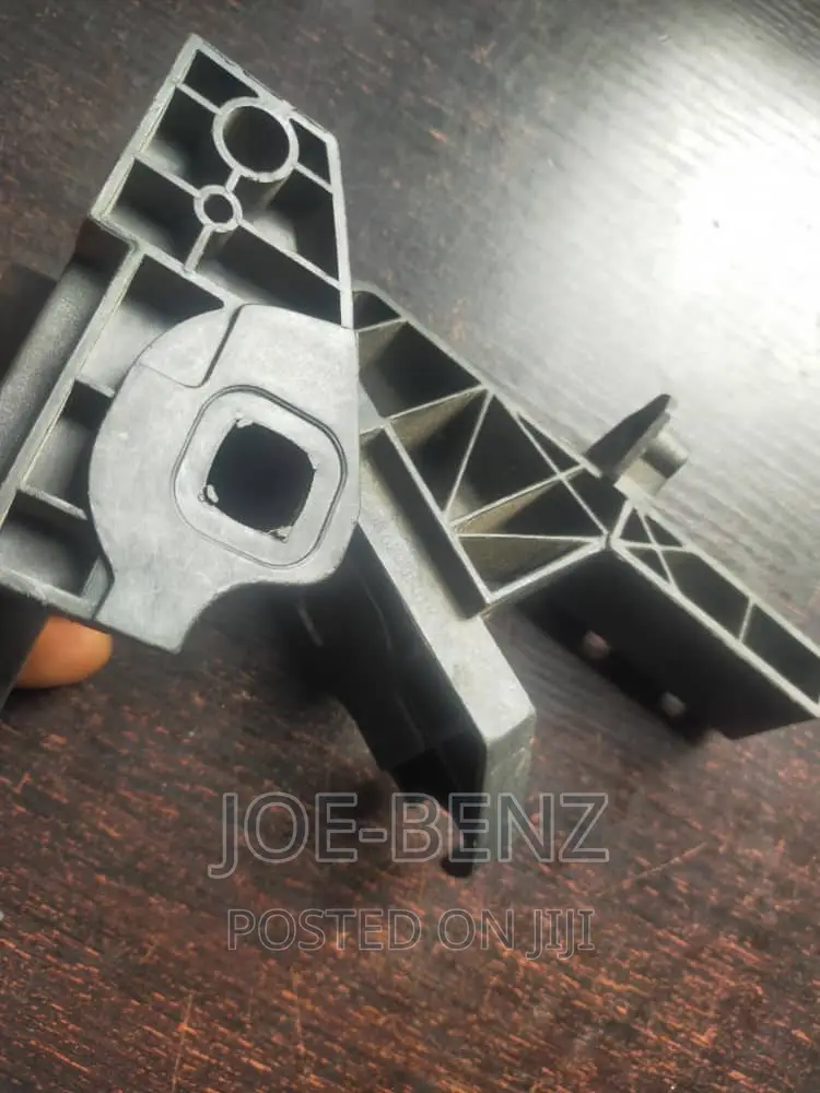 C300 2015 Set of Headlights Hanger