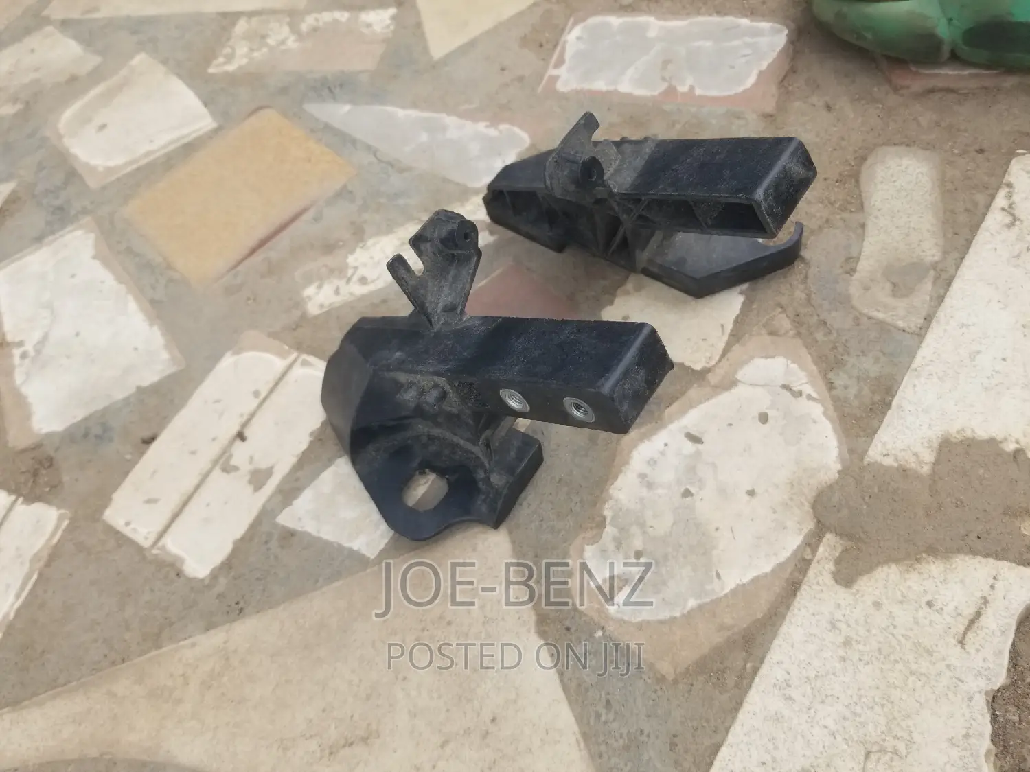 C300 2015 Set of Headlights Hanger
