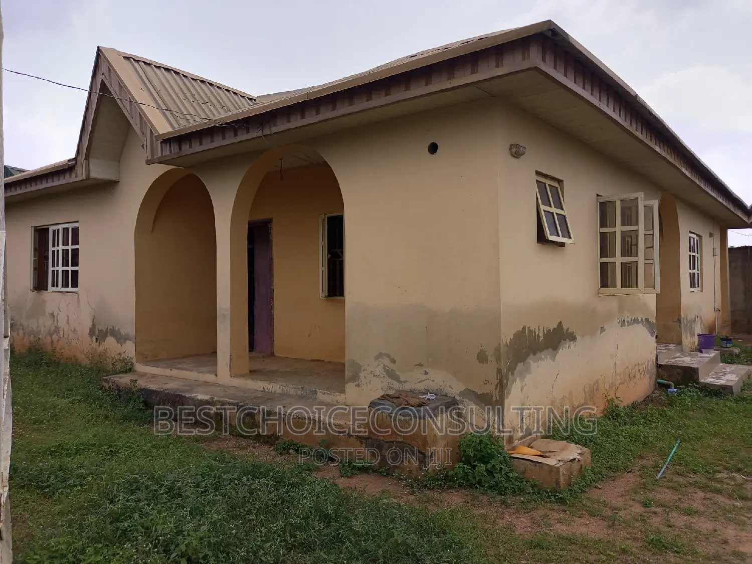 5bdrm Bungalow in Akoju Awotan Apete, Ibadan for sale